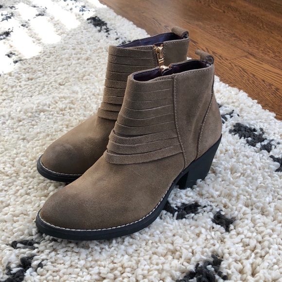 Report Signature Shoes - Report tan suede bootie - excellent condition